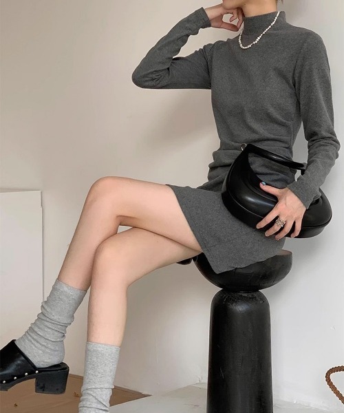 Miniministore(ミニミニストア)の「ミニ丈ギャザーワンピースハイネック韓国風(ワンピース・レディース・ダークグレー・FREE)」の6枚目の写真