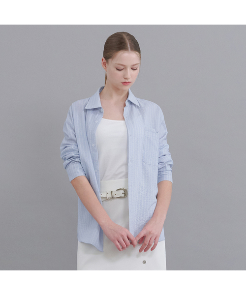 MICANE（ミケーネ）の「フィラストライプオーバーサイズシャツ（シャツ/ブラウス・レディース・スカイブルー/ブラウン・SMALL/MEDIUM/LARGE/X-LARGE）」の2枚目の写真