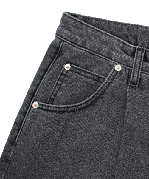 CACTUSDONUTMARKET(カクタスドーナツマーケット)の「One Tuck Bermuda Denim Pants - Black(その他パンツ・メンズ・その他・SMALL/MEDIUM/LARGE)」の8枚目の写真