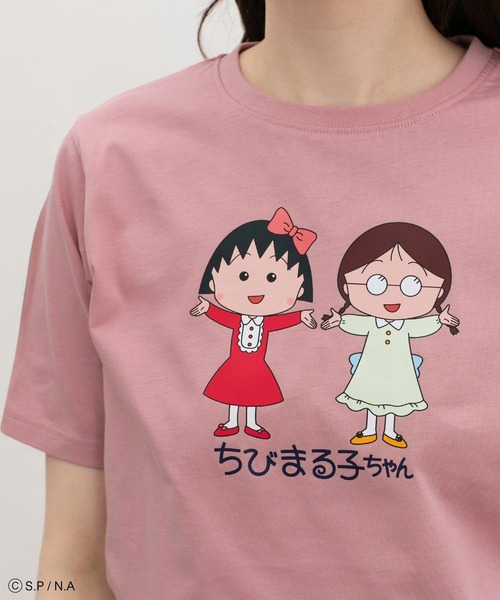 Honeys(ハニーズ)の「ちびまる子ちゃん/半袖Tシャツ(Tシャツ/カットソー・レディース・スミクロ/オートミール/ピンク/サックスブルー/オフホワイト・S/L/LL/M)」の1枚目の写真