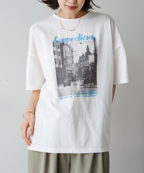 Bou Jeloud(ブージュルード)の「タウンフォトカラーロゴTシャツ(Tシャツ/カットソー・レディース・チャコールグレー/オフホワイト・MEDIUM)」の1枚目の写真