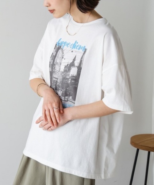 Bou Jeloud(ブージュルード)の「タウンフォトカラーロゴTシャツ(Tシャツ/カットソー・レディース・チャコールグレー/オフホワイト・MEDIUM)」の3枚目の写真