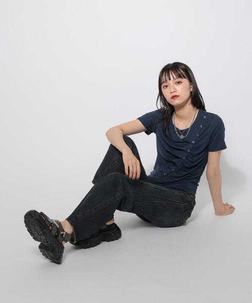 PAGEBOY(ページボーイ)の「ボタンスリットトップス/ギャザートップス(Tシャツ/カットソー・レディース・ブラック/ブルー・FREE)」の6枚目の写真
