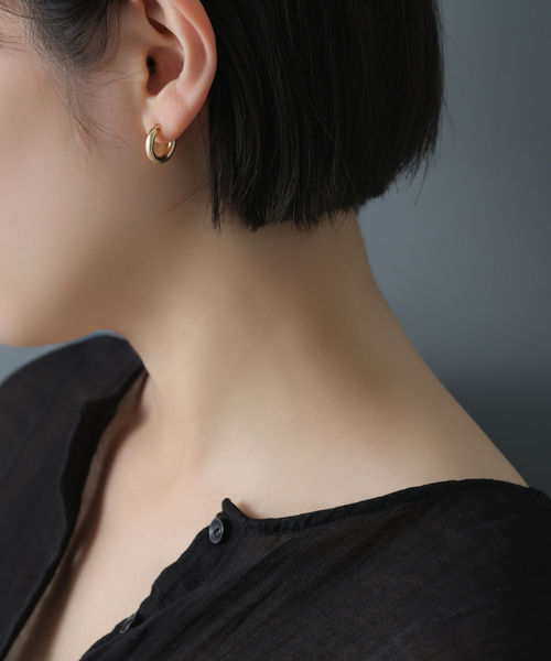 Lilas(リラ)の「《WEB限定》【SAMH by LILAS】フープピアスK18GP(両耳)(ピアス(両耳用)・レディース・ゴールド・FREE)」の2枚目の写真