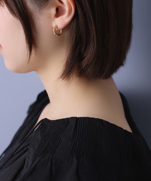 Lilas(リラ)の「《WEB限定》【SAMH by LILAS】フープピアスK18GP(両耳)(ピアス(両耳用)・レディース・ゴールド・FREE)」の3枚目の写真