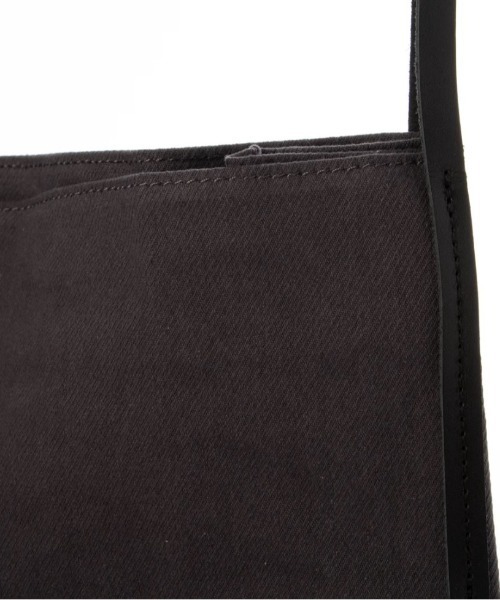 EARTH MADE（アースメイド）の「SLIM LEATHER HANDLE TOTE / WIDE（トートバッグ・レディース・グレー/チャコールグレー/ナチュラル/ベージュ・FREE）」の8枚目の写真