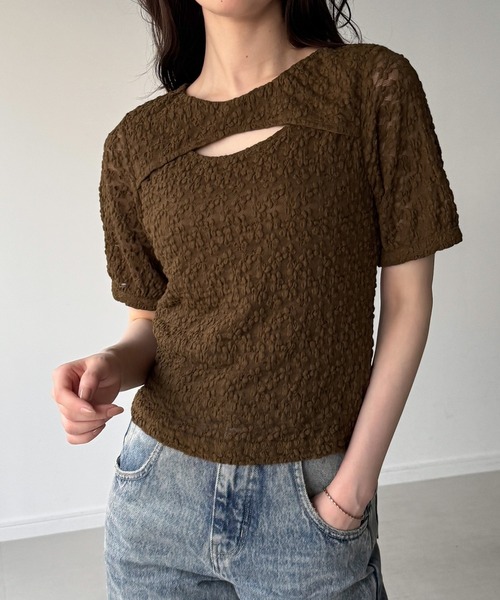 junoah(ジュノア)の「レースカットアウト半袖トップス(Tシャツ/カットソー・レディース・ブラウン/ブラック/アイボリー・LARGE/MEDIUM/SMALL)」の10枚目の写真