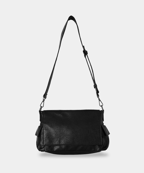 MAISON MINED(メゾンミネド)の「CRACK LEATHER CROSS BAG BLACK(メッセンジャーバッグ・メンズ・その他・FREE)」の2枚目の写真