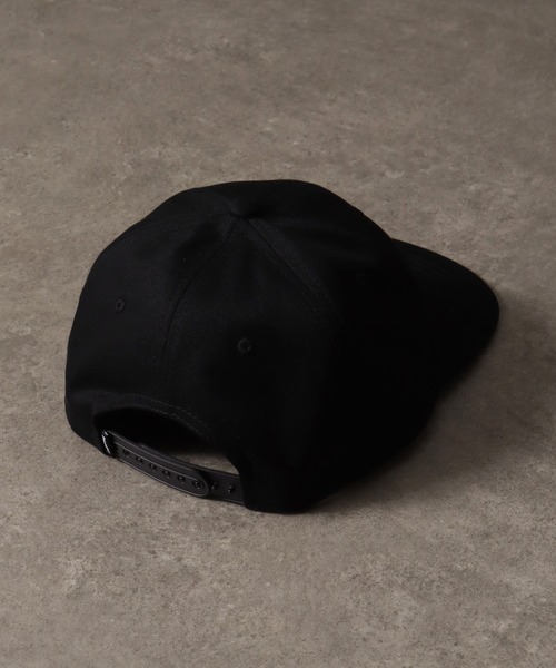 HUF（ハフ）の「【HUF/ハフ】CLASSIC ARCH SNAPBACK / 6パネル フラット バイザー キャップ（キャップ・メンズ・ブラック・FREE）」の3枚目の写真