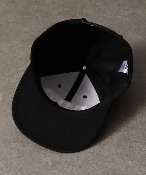 HUF（ハフ）の「【HUF/ハフ】CLASSIC ARCH SNAPBACK / 6パネル フラット バイザー キャップ（キャップ・メンズ・ブラック・FREE）」の5枚目の写真