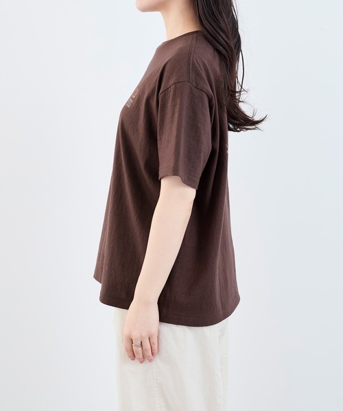 AMERICANA（アメリカーナ）の「【AMERICANA】別注-ラフィー丸胴 CARロゴプリントTシャツ（Tシャツ/カットソー・レディース・ダークブラウン/ホワイト・FREE）」の22枚目の写真