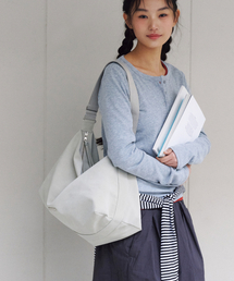 FENNEC（フェネック）の「ROOMY HOBO BAG - NUBUCK CREAM（メッセンジャーバッグ）」