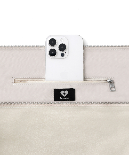 FENNEC（フェネック）の「ROOMY HOBO BAG - NUBUCK CREAM（メッセンジャーバッグ・レディース・その他・FREE）」の8枚目の写真