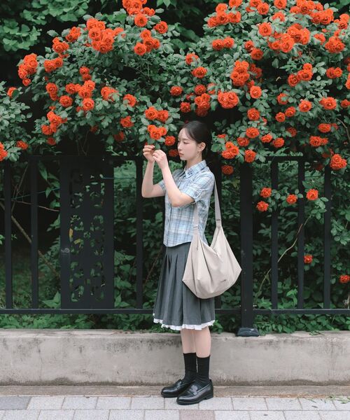FENNEC（フェネック）の「ROOMY HOBO BAG - NUBUCK CREAM（メッセンジャーバッグ・レディース・その他・FREE）」の10枚目の写真