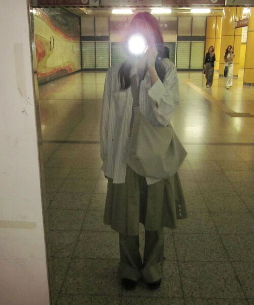 FENNEC（フェネック）の「ROOMY HOBO BAG - NUBUCK CREAM（メッセンジャーバッグ・レディース・その他・FREE）」の12枚目の写真