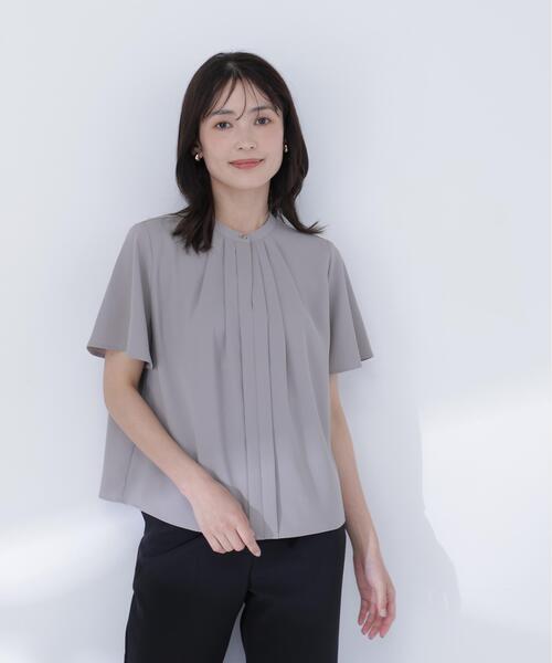 NATURAL BEAUTY BASIC（ナチュラルビューティーベーシック）の「フロントタックブラウス半袖（シャツ/ブラウス・レディース・ベージュ/ブラウン/オフホワイト/ブルー・SMALL/MEDIUM）」の2枚目の写真
