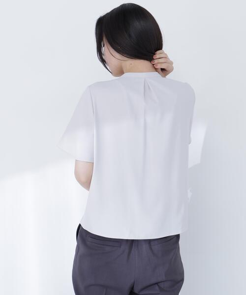 NATURAL BEAUTY BASIC（ナチュラルビューティーベーシック）の「フロントタックブラウス半袖（シャツ/ブラウス・レディース・ベージュ/ブラウン/オフホワイト/ブルー・SMALL/MEDIUM）」の17枚目の写真