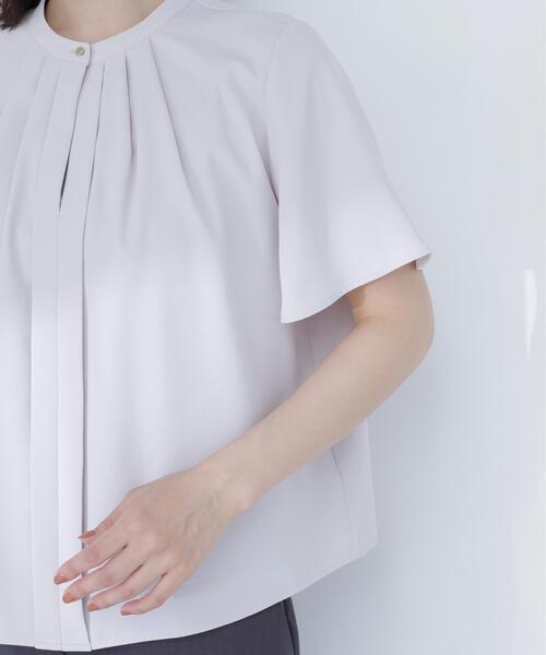 NATURAL BEAUTY BASIC（ナチュラルビューティーベーシック）の「フロントタックブラウス半袖（シャツ/ブラウス・レディース・ベージュ/ブラウン/オフホワイト/ブルー・SMALL/MEDIUM）」の20枚目の写真