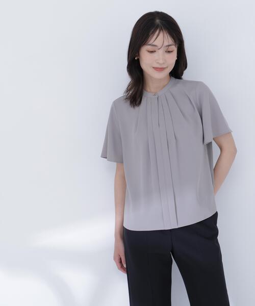 NATURAL BEAUTY BASIC(ナチュラルビューティーベーシック)の「フロントタックブラウス半袖(シャツ/ブラウス・レディース・ベージュ/ブラウン/オフホワイト/ブルー・SMALL/MEDIUM)」の5枚目の写真