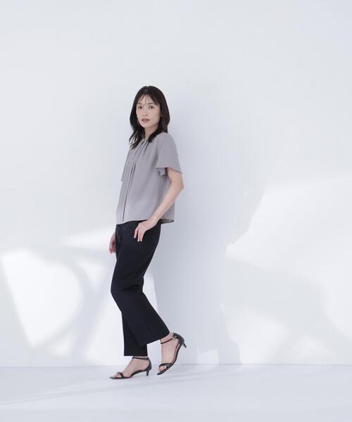 NATURAL BEAUTY BASIC(ナチュラルビューティーベーシック)の「フロントタックブラウス半袖(シャツ/ブラウス・レディース・ベージュ/ブラウン/オフホワイト/ブルー・SMALL/MEDIUM)」の6枚目の写真