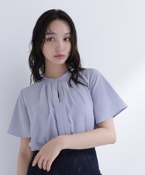 NATURAL BEAUTY BASIC（ナチュラルビューティーベーシック）の「フロントタックブラウス半袖（シャツ/ブラウス・レディース・ベージュ/ブラウン/オフホワイト/ブルー・SMALL/MEDIUM）」の9枚目の写真