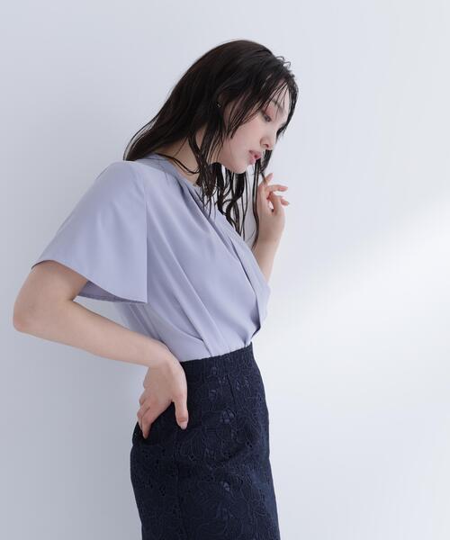 NATURAL BEAUTY BASIC（ナチュラルビューティーベーシック）の「フロントタックブラウス半袖（シャツ/ブラウス・レディース・ベージュ/ブラウン/オフホワイト/ブルー・SMALL/MEDIUM）」の11枚目の写真