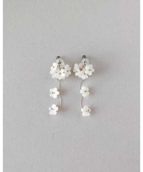推しに愛されるアクセサリー】こぼれる小花の2wayイヤリング