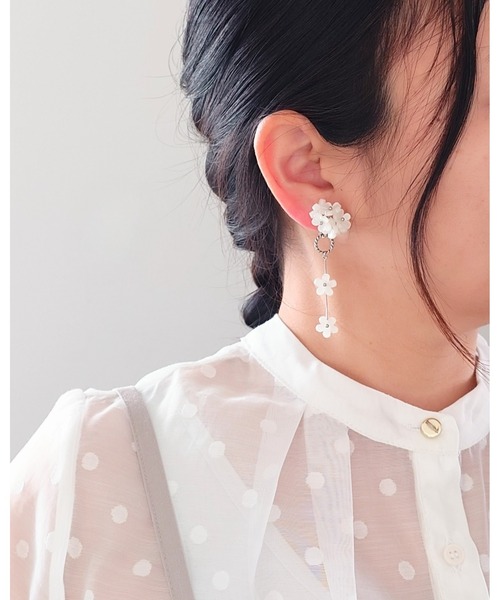 推しに愛されるアクセサリー】こぼれる小花の2wayイヤリング