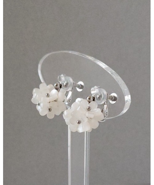 推しに愛されるアクセサリー】こぼれる小花の2wayイヤリング