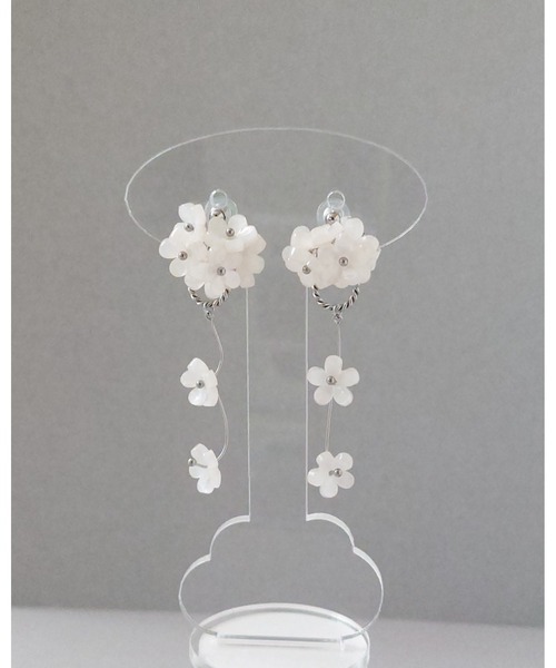 推しに愛されるアクセサリー】こぼれる小花の2wayイヤリング