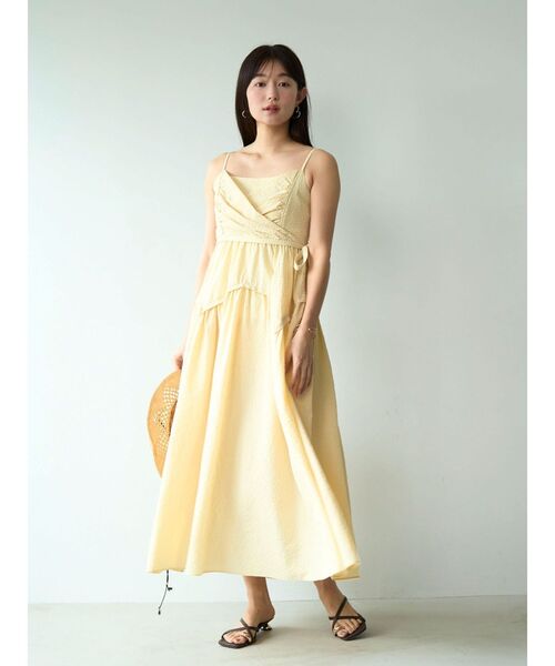 LAGUNAMOON（ラグナムーン）の「カシュクールボリュームキャミワンピース 【夏服】（ワンピース・レディース・イエロー/レッド/ブラック・MEDIUM/SMALL）」の2枚目の写真