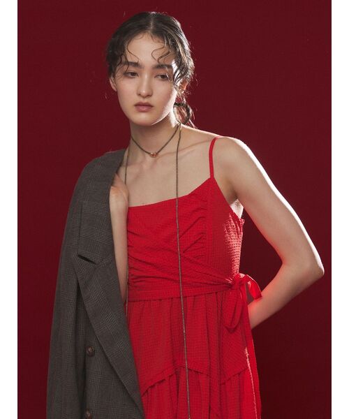 LAGUNAMOON（ラグナムーン）の「カシュクールボリュームキャミワンピース 【夏服】（ワンピース・レディース・イエロー/レッド/ブラック・MEDIUM/SMALL）」の6枚目の写真