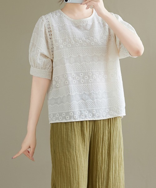 LUCPY(ラクピー)の「レース切替パフスリーブブラウス 半袖 ナチュラル フェミニン トップス(その他トップス・レディース・ホワイト/アイボリー・FREE)」の3枚目の写真
