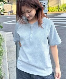 SEQUENZ（シークエンズ）の「※WEB限定 / 半袖 ヘンリーネック ラグラン ワンポイント ユニセックス レイヤード / sqnz thermal metal button tee（Tシャツ/カットソー）」