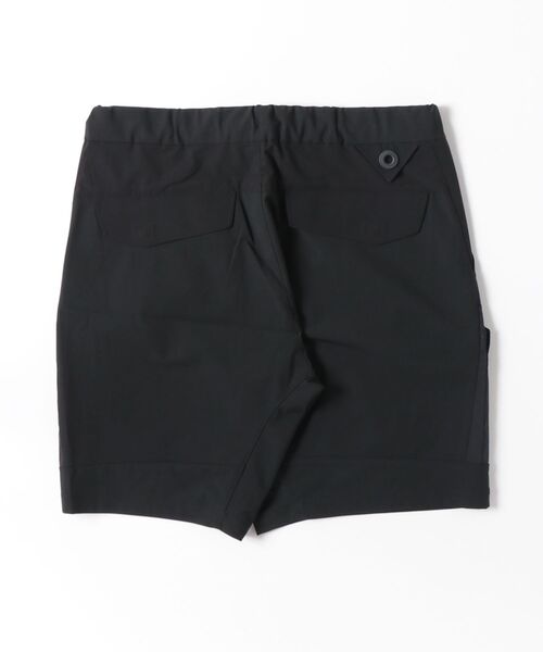 WHITE MOUNTAINEERING(ホワイトマウンテニアリング)の「【White Mountaineering/ホワイトマウンテニアリング】別注 STRETCHED HYBRID SHORT PANTS(その他パンツ・メンズ・ブラック・000/2/1)」の2枚目の写真