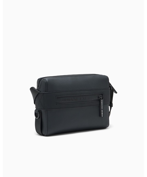 ARMANI EXCHANGE(アルマーニエクスチェンジ)の「【A|X アルマーニ エクスチェンジ】AXロゴ ショルダーバッグ(ショルダーバッグ・メンズ・ブラック・FREE)」の2枚目の写真