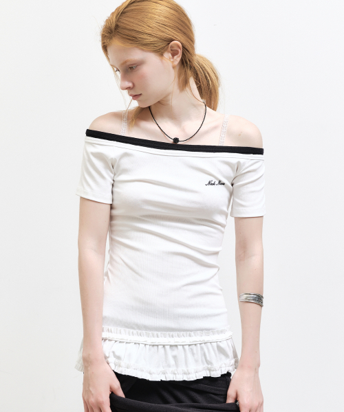 NICK&NICOLE（ニックアンドニコール）の「OFF-SHOULDER FRILL HALF TOP_WHITE（Tシャツ/カットソー・レディース・その他・FREE）」の3枚目の写真