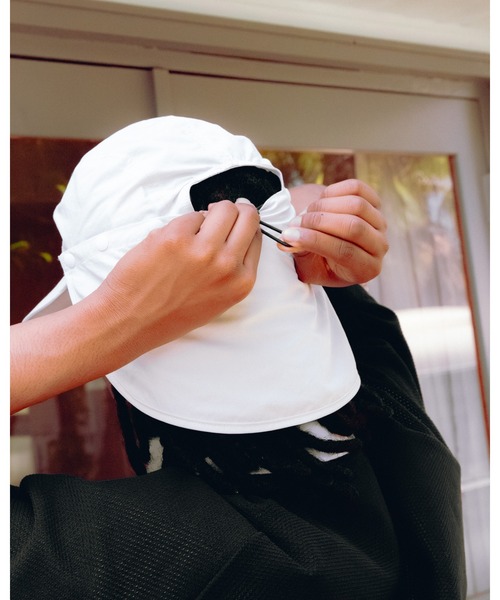 KEBOZ(ケボズ)の「SUN SUNSHADE LONG BILL CAP(キャップ・メンズ・ホワイト/ネイビー・FREE)」の6枚目の写真