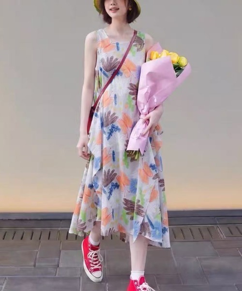 LUCPY(ラクピー)の「フラワープリントティアードキャミワンピース(ワンピース・レディース・ピンク・LARGE/X-LARGE/XX-LARGE/MEDIUM)」の1枚目の写真