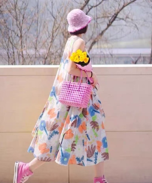LUCPY(ラクピー)の「フラワープリントティアードキャミワンピース(ワンピース・レディース・ピンク・LARGE/X-LARGE/XX-LARGE/MEDIUM)」の4枚目の写真