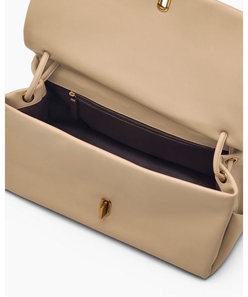 MARC JACOBS(マークジェイコブス)の「THE LARGE DUAL SHOULDER/ザ レザー デュアル ショルダー ラージ(ショルダーバッグ・レディース・キャメル・ONE SIZE)」の4枚目の写真