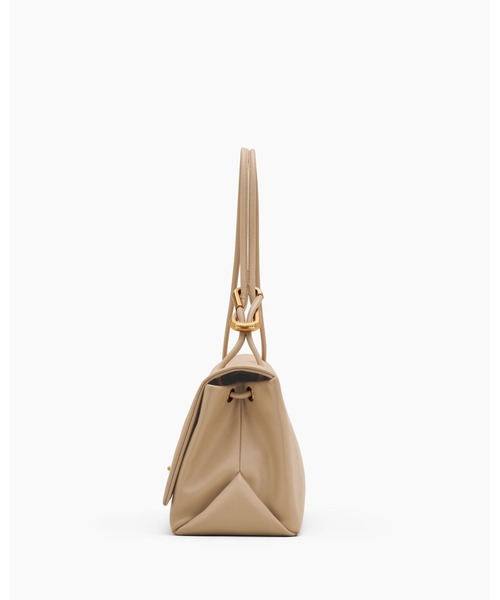 MARC JACOBS(マークジェイコブス)の「THE LARGE DUAL SHOULDER/ザ レザー デュアル ショルダー ラージ(ショルダーバッグ・レディース・キャメル・ONE SIZE)」の5枚目の写真