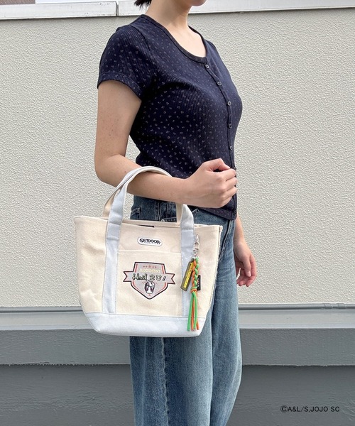 ジョジョの奇妙な冒険(ジョジョノキミョウナボウケン)の「【ジョジョの奇妙な冒険×OUTDOOR PRODUCTS】スタンドモチーフトートバッグ(トートバッグ・レディース・ライトグレー/ブルー/ベージュ/ブラック・FREE)」の4枚目の写真