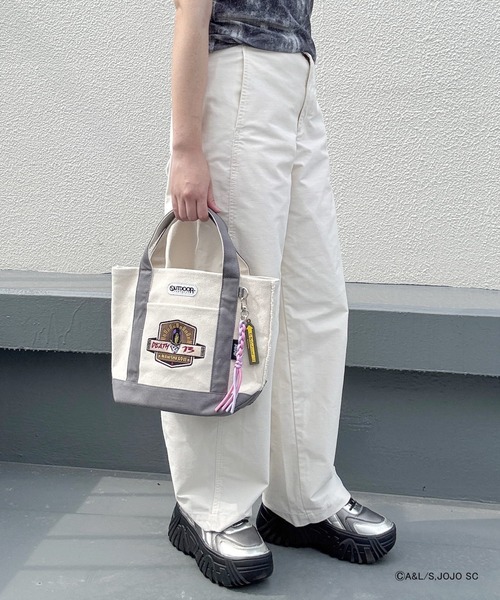 ジョジョの奇妙な冒険(ジョジョノキミョウナボウケン)の「【ジョジョの奇妙な冒険×OUTDOOR PRODUCTS】スタンドモチーフトートバッグ(トートバッグ・レディース・ライトグレー/ブルー/ベージュ/ブラック・FREE)」の2枚目の写真