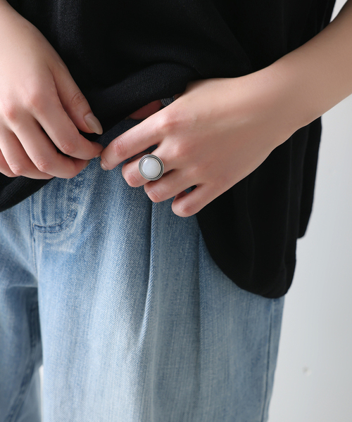 Lilas(リラ)の「【SAMH by LILAS】 Vintagelike ホワイトムーンストーンリング SV(リング・レディース・シルバー・13/15 )」の2枚目の写真