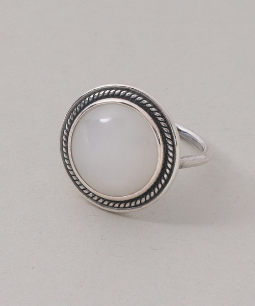 Lilas(リラ)の「【SAMH by LILAS】 Vintagelike ホワイトムーンストーンリング SV(リング・レディース・シルバー・13/15 )」の9枚目の写真