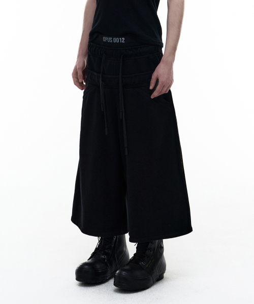 OPUS 0012(オーパス0012)の「Op. 08 ROCKY MAXI SWEAT SHORTS BLACK(その他パンツ・レディース・その他・SMALL/MEDIUM/LARGE)」の4枚目の写真