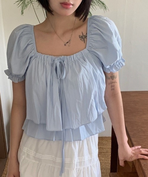 Dream garden(ドリームガーデン)の「オフショルダー パフスリーブ ティアード トップス(Tシャツ/カットソー・レディース・ホワイト/ピンク/ブルー/ベージュ・FREE)」の3枚目の写真