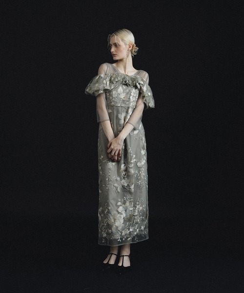 et.UNiVER(エトユニベール)の「Blooming flower dress(ドレス・レディース・ベージュ/ライトカーキ/チャコール・SMALL/LARGE/MEDIUM)」の1枚目の写真