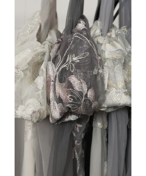 et.UNiVER(エトユニベール)の「Blooming flower dress(ドレス・レディース・ベージュ/ライトカーキ/チャコール・SMALL/LARGE/MEDIUM)」の6枚目の写真